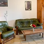 Manon - By Foot Terrace With Sea View דירה Pietrosella